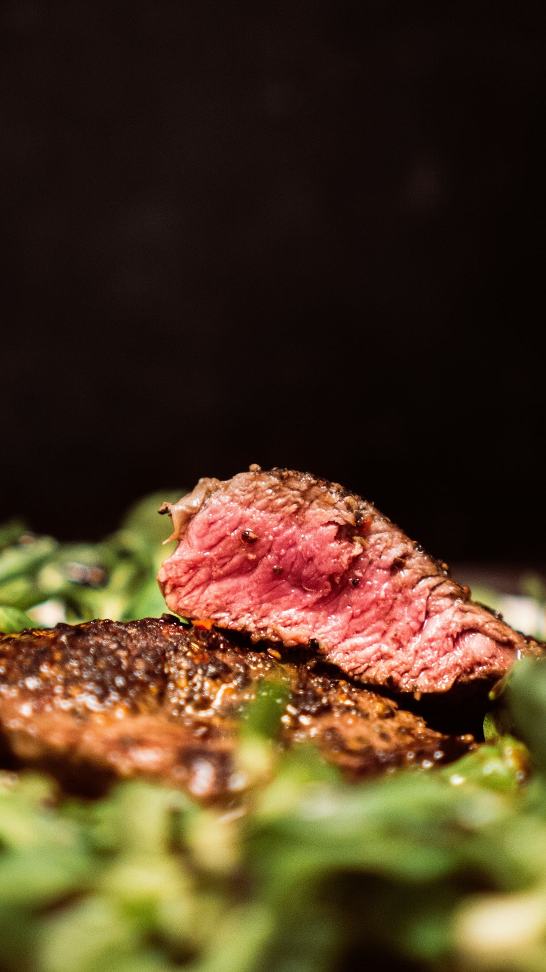 [KITCHMENT] The "Dry Towel Meat Sear Lock": How to get a deep golden steak crust without overcooking the inside