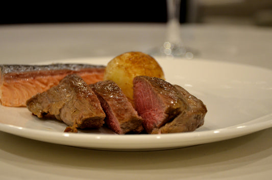 [KITCHMENT] Why do chefs prefer cast iron over non-stick pans for the perfect sear?