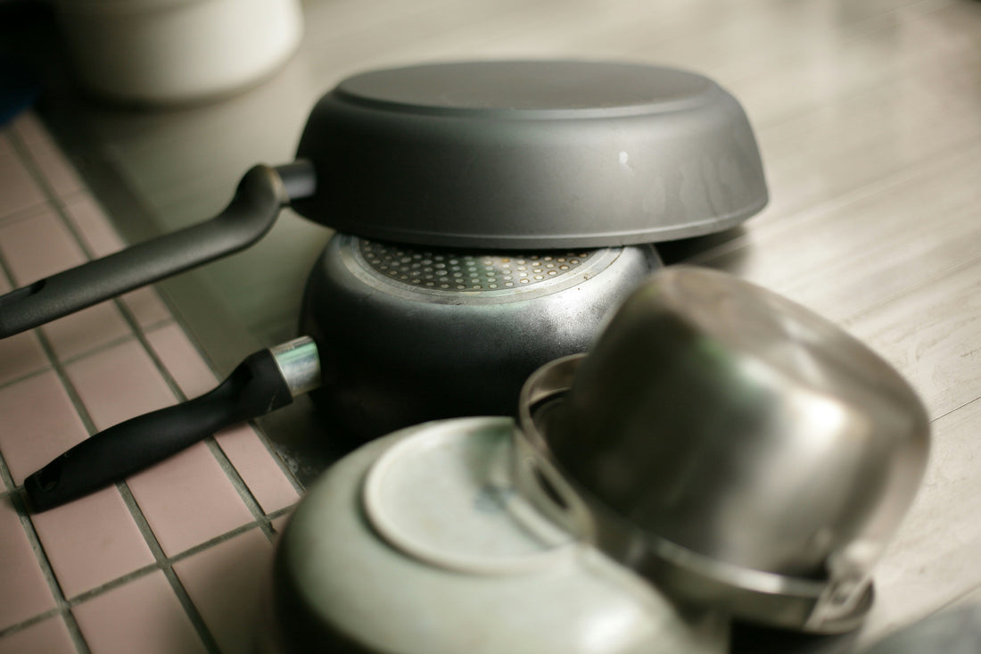 [KITCHMENT] The "Baking Soda Paste" Eraser: How to remove baked-on grease without ruinous scrubbing