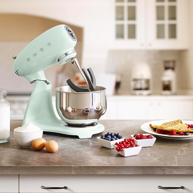 SMEG SMF03 Stand Mixer – 5 Qt Tilt-Head Mixer with Stainless Steel Bowl, 10 Speeds, Retro 50s Vintage Style – Pastel Green