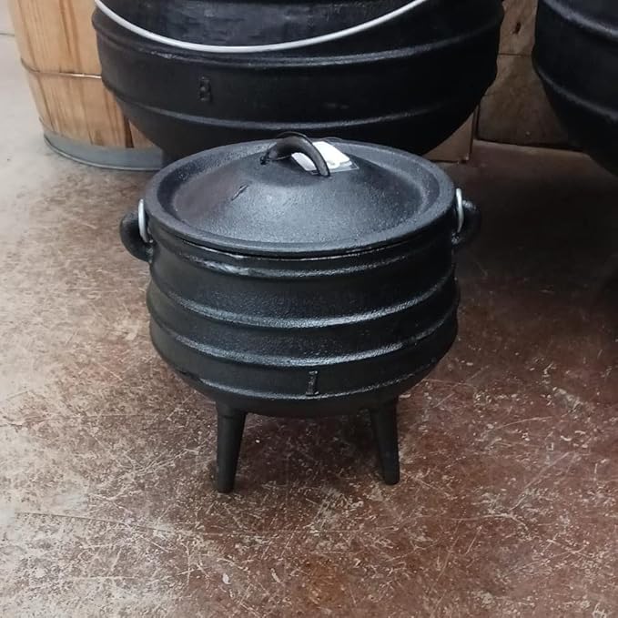 Lehman's Campfire Cooking Kettle Pot - Cast Iron Potje Dutch Oven with 3 Legs and Lid, 8 inch, 3 Quart