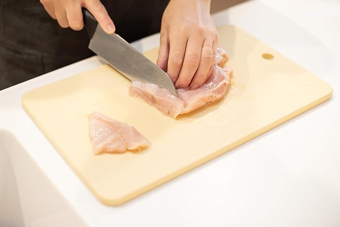 Kitchen Star Tsukihoshi Rubber Cutting Board Size L,Synthetic Rubber Cutting Board, Non-slip for ingredients,Knife-friendly Dishwasher-Safe Made in Japan, Size :14.96×9.06×0.39 inches (385×233×10mm)