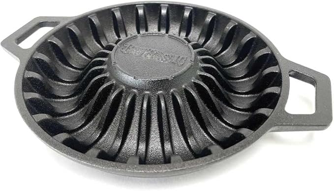 Bayou Classic 7423 Pre-Seasoned Cast Iron Shrimp Pan for Cooking and Serving Holds 24 Jumbo