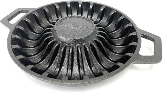 Bayou Classic 7423 Pre-Seasoned Cast Iron Shrimp Pan for Cooking and Serving Holds 24 Jumbo