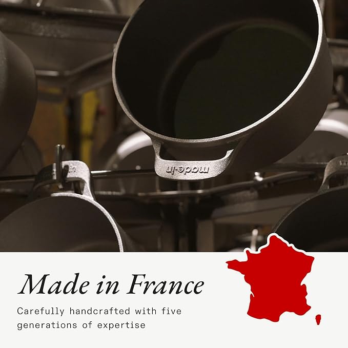 Made In Cookware - Dutch Oven 5.5 Quart - Blue - Enameled Cast Iron - Exceptional Heat Retention & Durability - Professional Cookware - Crafted in France - Induction Compatible