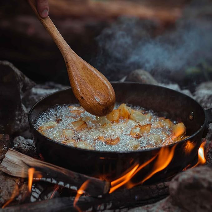 GSI Outdoors Guidecast Cast-Iron Frying Pan, Lightweight Pans for Campfire & Induction Cooking (10″ Pan)