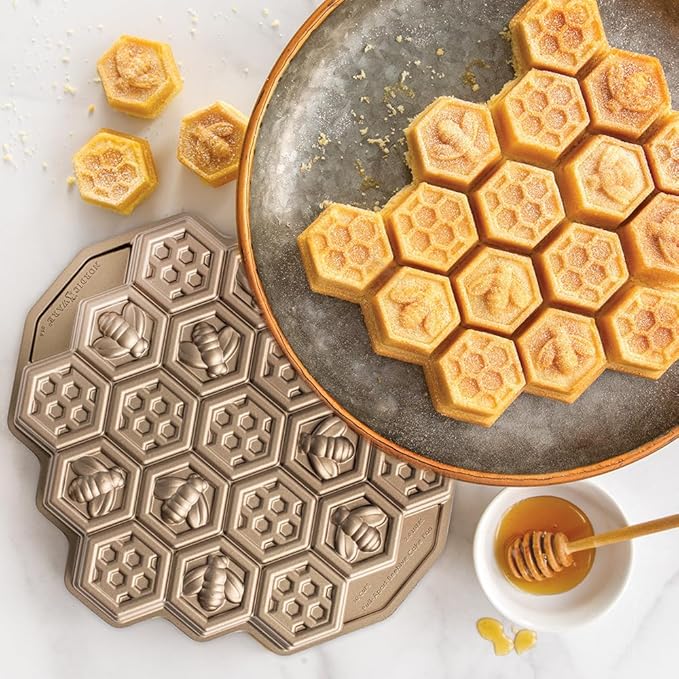 Nordic Ware Honeycomb Pull-Apart Pan, 10 Cup, Toffee