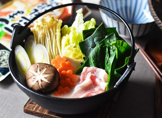 Happy Sales HSSN-PHP675, Japanese Design Cast Iron Nabe Sukiyaki Nabemono Personal Size Hot Pot With Wooden Lid, 28 fl.oz.