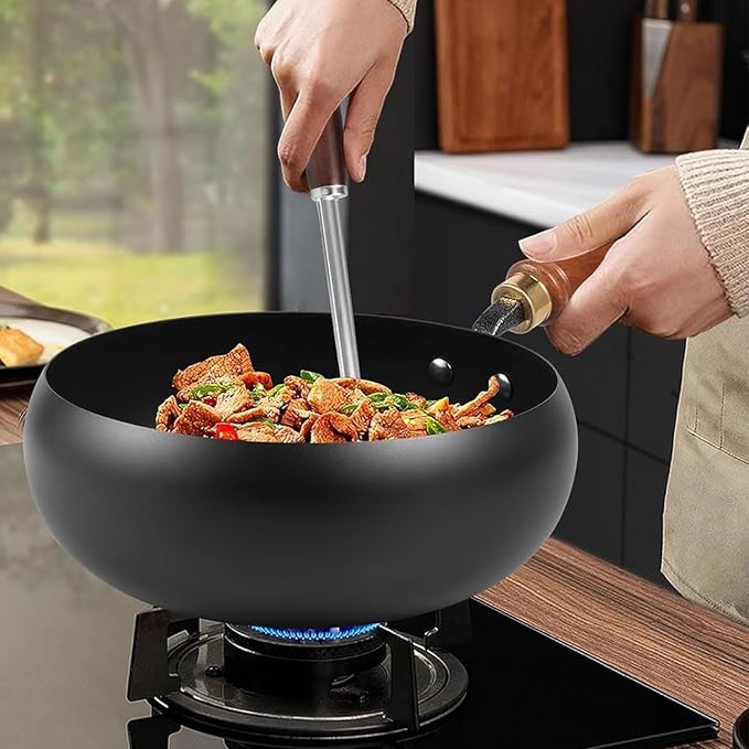 Hand-Forged Cast Iron W ok Pan, Big Belly Pot with Wood Lid, Cast Iron Frying Pan No Chem-ical Coated, Traditional Japanese Cookware for Induction, Ideal for All Hobs