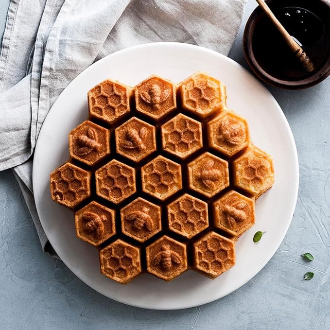 Nordic Ware Honeycomb Pull-Apart Pan, 10 Cup, Toffee