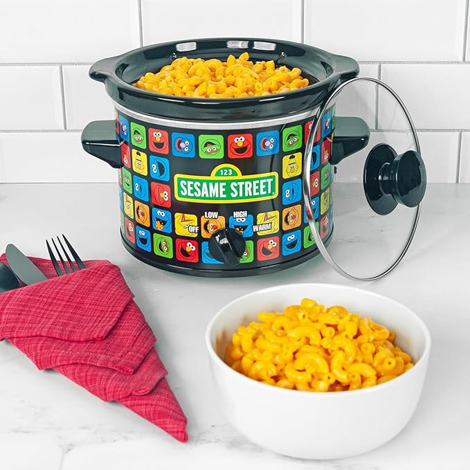 Uncanny Brands Sesame Street 2qt Slow Cooker - Cook With All Your Favorite Sesame Street Characters