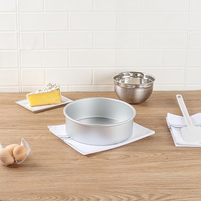 Restaurantware 9" x 9" x 3" Aluminum Round Cake Pan 2 Pack Met Lux Greaseproof, Straight-Sided Oven-Safe Baking Pan For Even Cooking