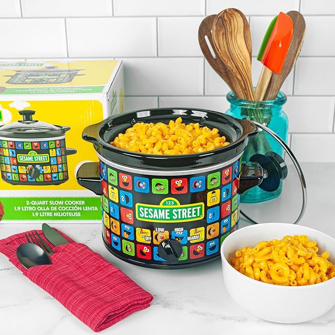 Uncanny Brands Sesame Street 2qt Slow Cooker - Cook With All Your Favorite Sesame Street Characters