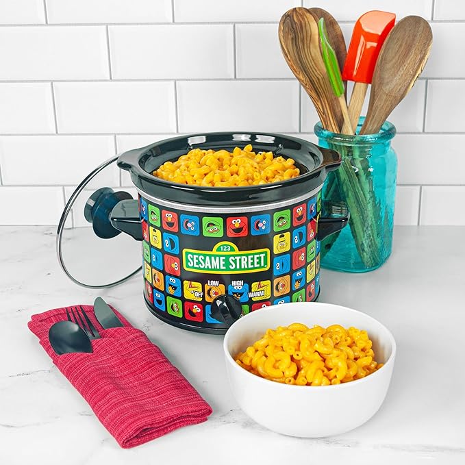 Uncanny Brands Sesame Street 2qt Slow Cooker - Cook With All Your Favorite Sesame Street Characters