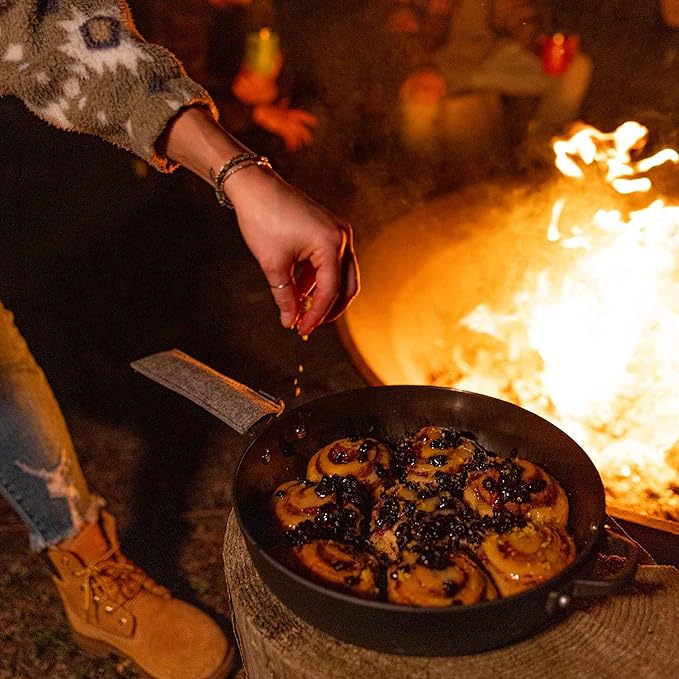 GSI Outdoors Guidecast Cast-Iron Frying Pan, Lightweight Pans for Campfire & Induction Cooking (10″ Pan)
